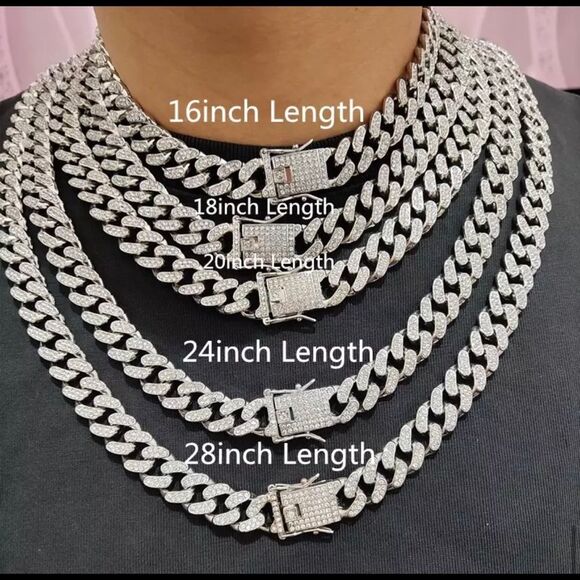 Bite Lip Necklace - Picture 6 of 8